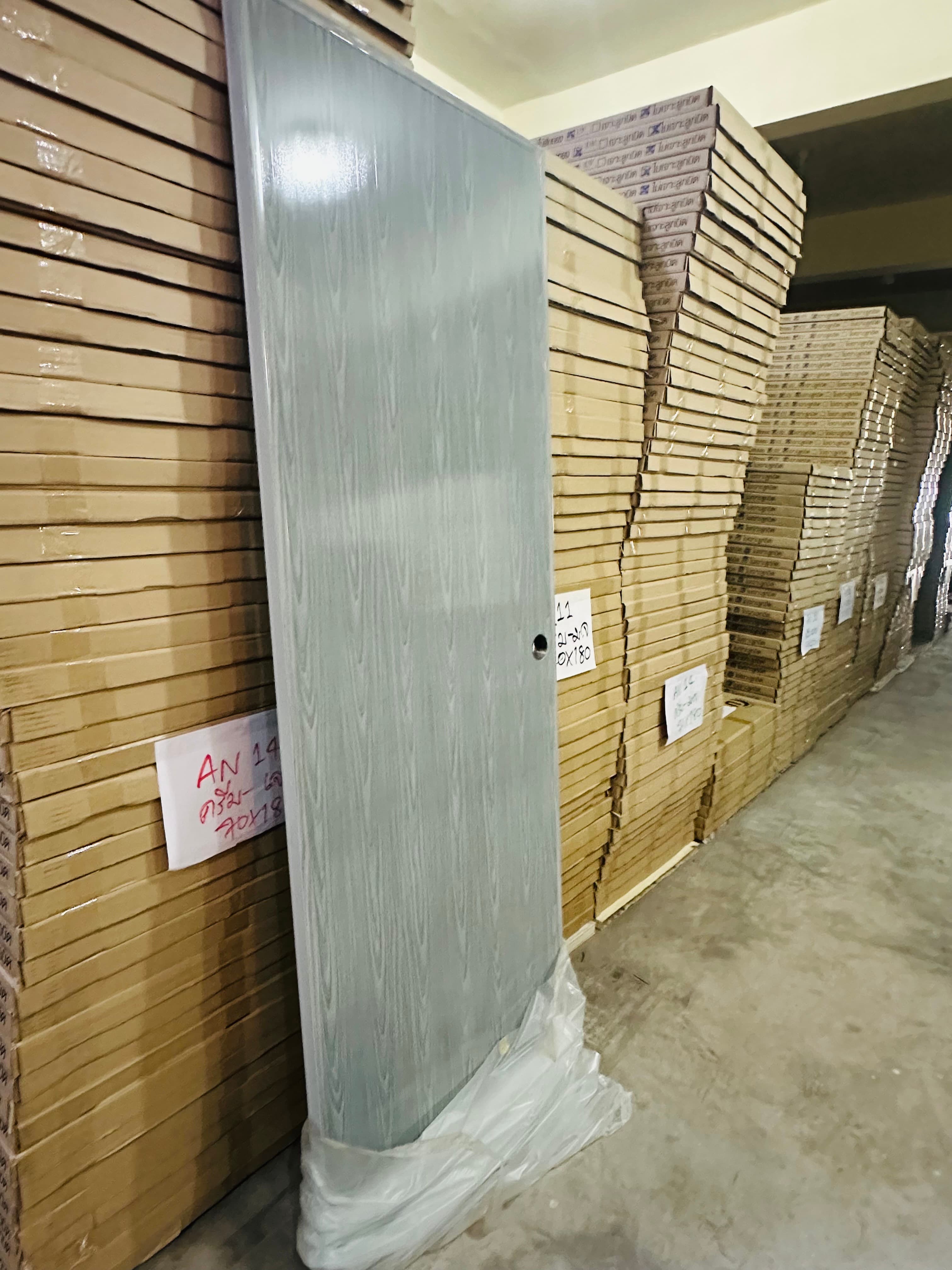 บานประตู PVC ลายไม้สักเทา 70×200 ซม. เจาะรูลูกบิด thumbnail 2